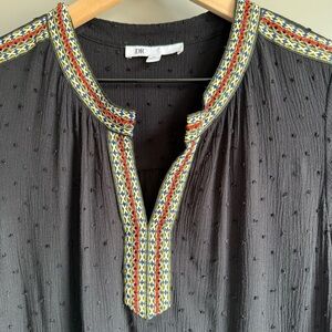 DR2 Daniel Rain Swiss Dot Top Size Medium
Black